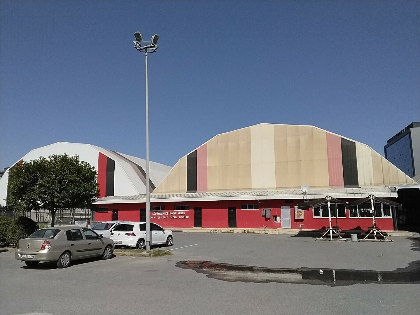 Kapalı Halı Sahaları