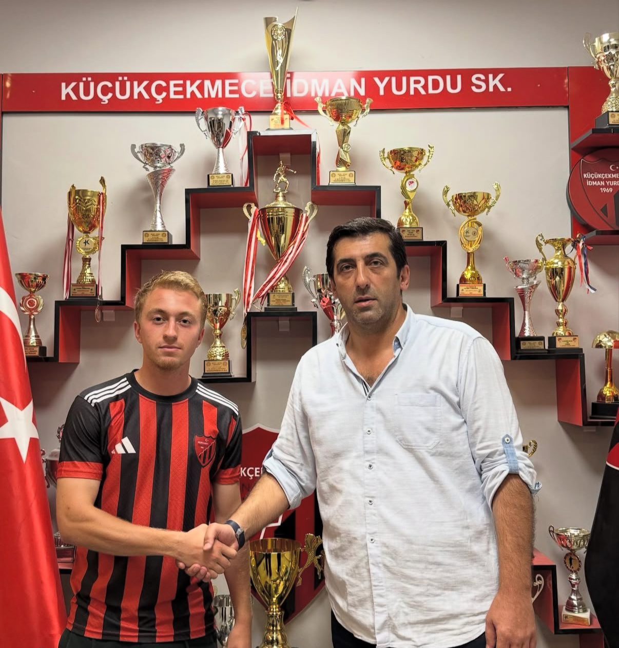  Emir Atik ile anlaşmaya varmıştır.