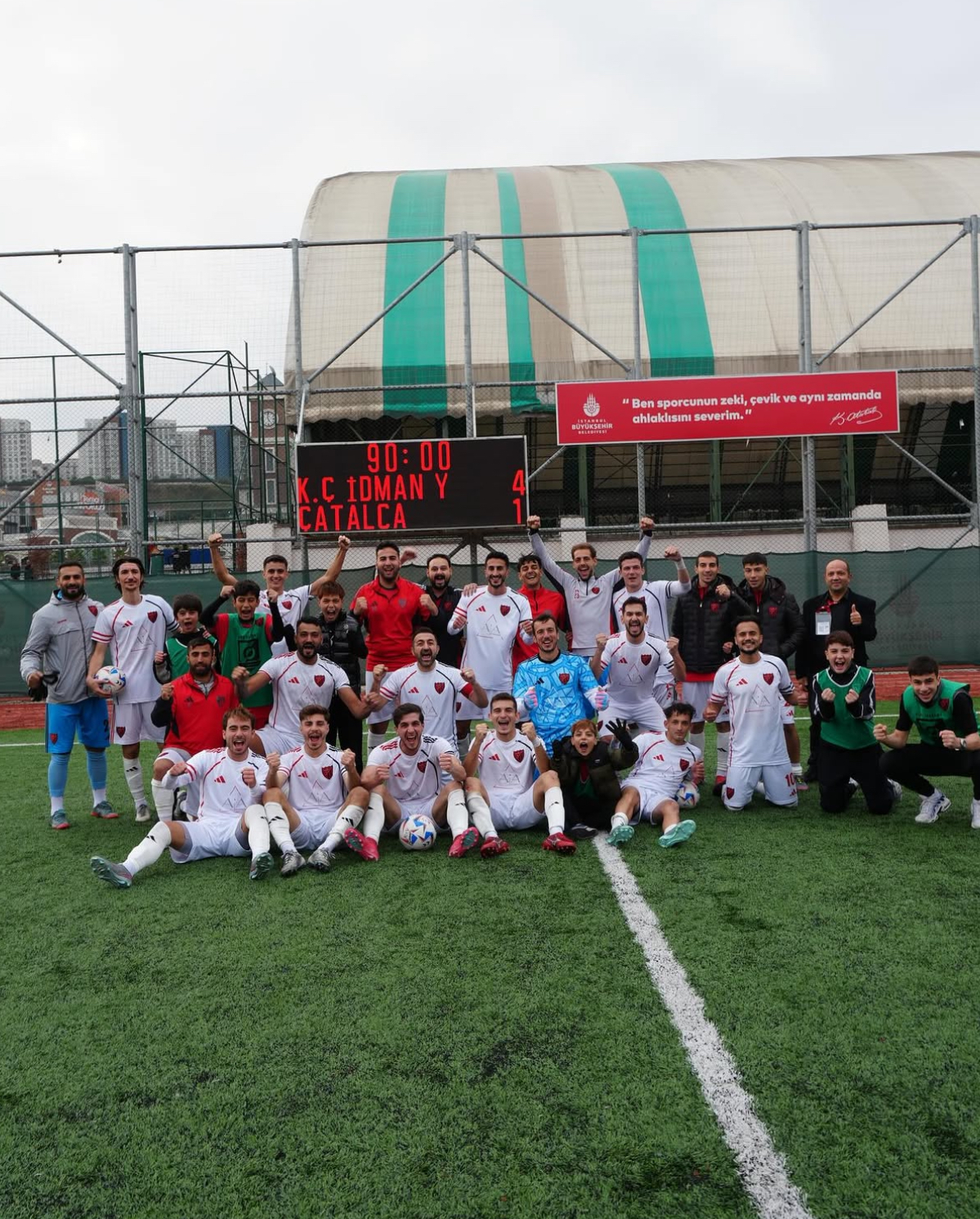 Evimizde oynadığımız maçta takımımız Çatalcasporu 4-1'lik skorla kazanmasını bildi .