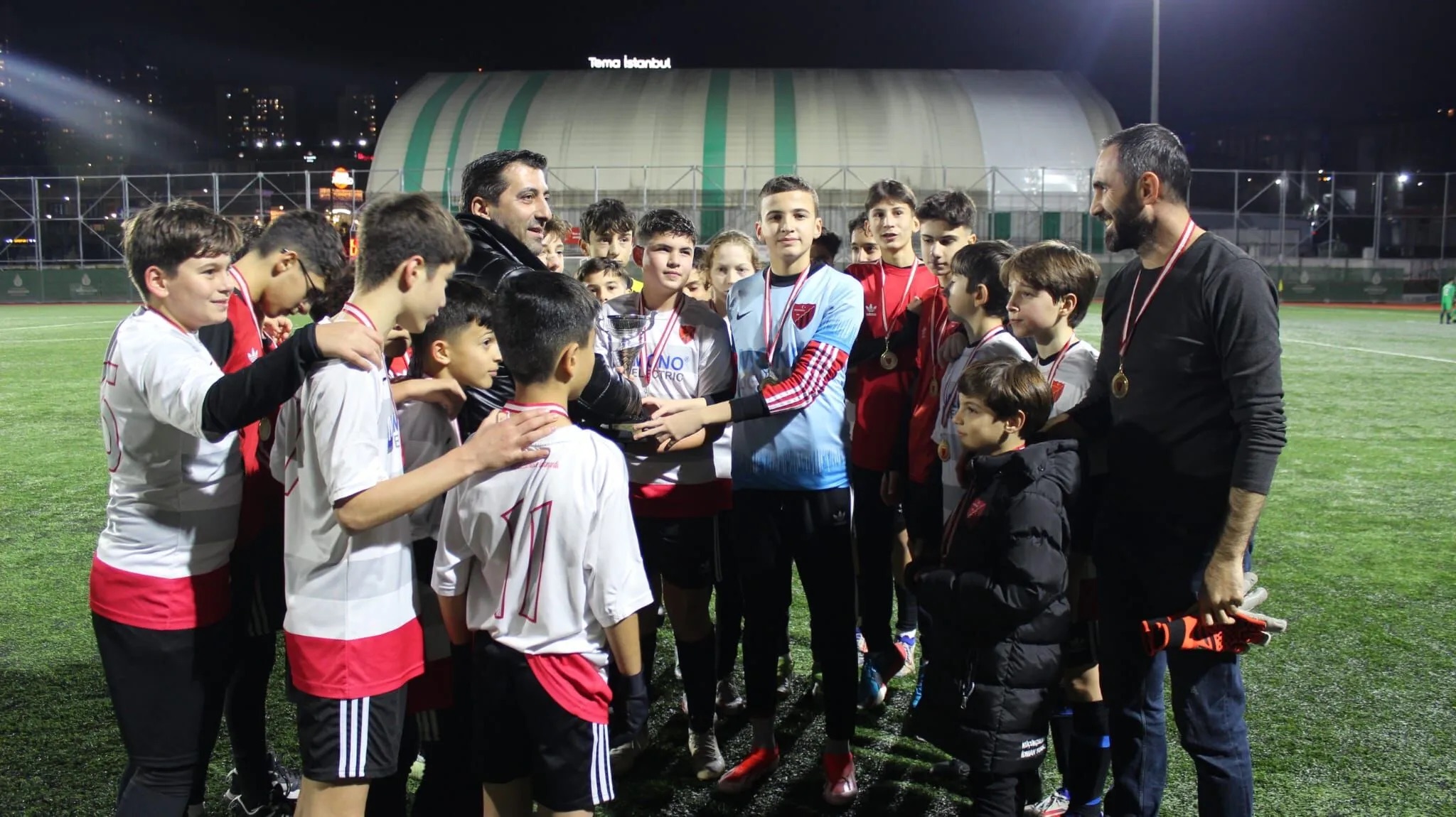 Küçükçekmece İ.Y'dan süper kapanış: 5-0